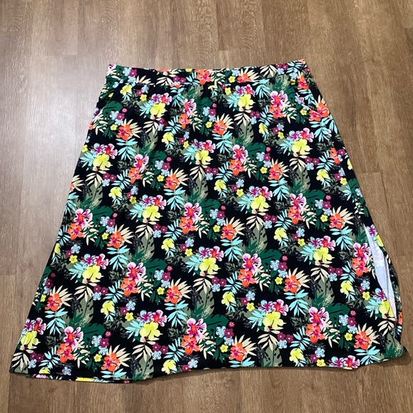 Terra & sky 4x 28w 39 w floral skirt with pockets elastic waistband - Picture 1 of 4